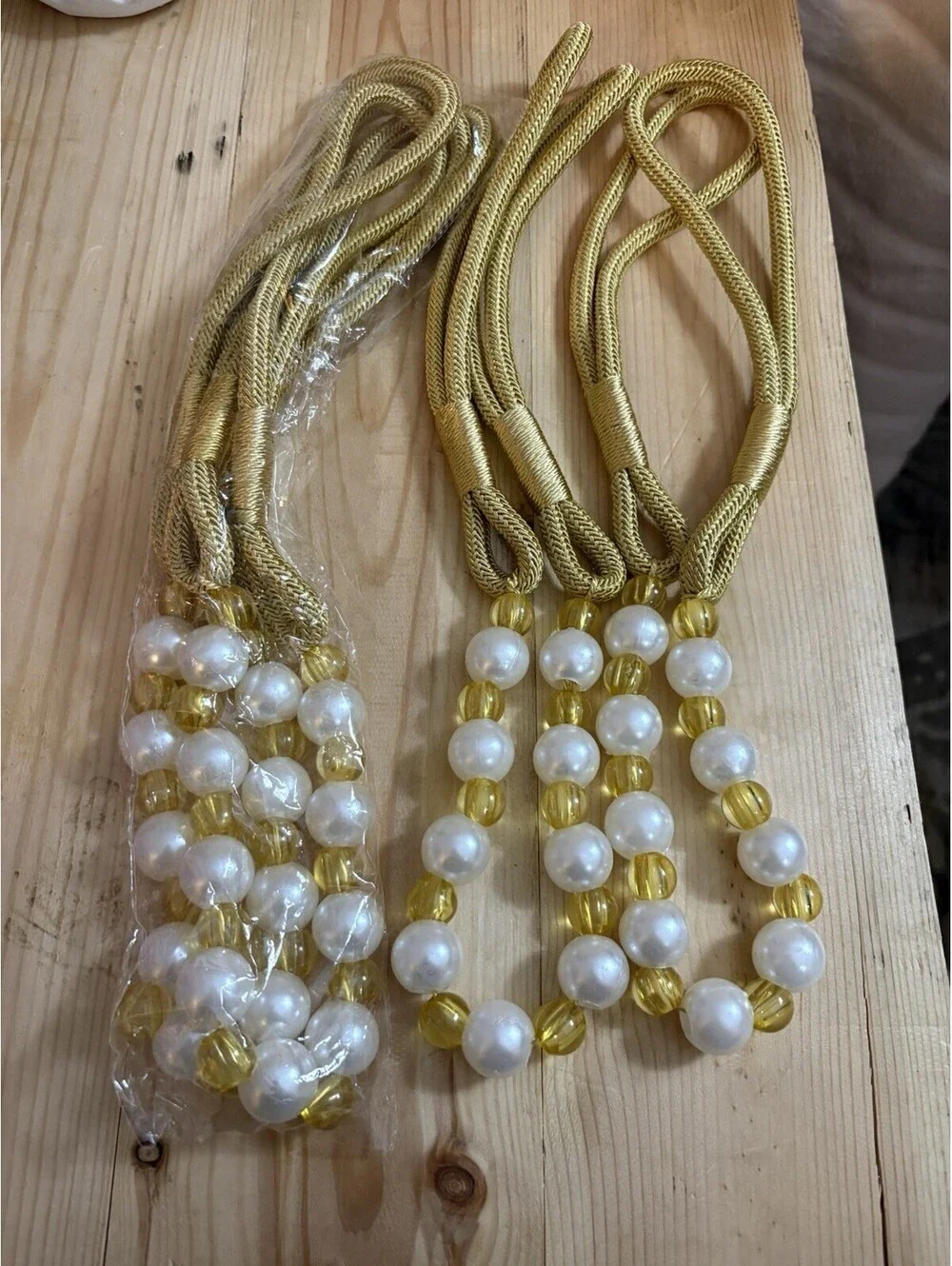 New 2 Pair, 4 Total Pearl And Bead Drape Tie Backs